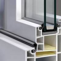 Fenêtre à double vitrage en PVC isolant pour maisons résidentielles écoénergétiques et appartements modernes, design tendance pour la maison