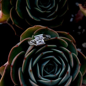 Anello Quadrato Creativo per Donne, Accessorio Minimalista alla Moda per Feste e Uso Quotidiano, Idea Regalo - Product Image 1