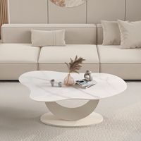 Ensemble de tables basses style crème en forme de nuage, plateau en pierre frittée blanche, piétement en C, design floral, tables d'appoint gigognes pour la décoration intérieure