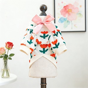 เสื้อผ้าสัตว์เลี้ยง ลายดอกทิวลิป เสื้อถัก สีชมพู สีขาว เสื้อโค้ทสุนัขแมวตัวเล็ก แจ็คเก็ต โฟร์ซีซั่นส์ โพลีเอสเตอร์ ลายดอกไม้ - Product Image 1