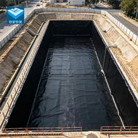 Géomembrane HDPE texturée de 2,0 mm, haute friction, antidérapante, anti-UV, membrane imperméable pour la protection des pentes, les fermes piscicoles, les barrages