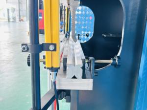 Goedkope prijs persrem mini 30T 1200mm CNC hydraulische plaat- en plaatbuigmachine voor het buigen van aluminium - Product Image 4