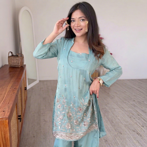 Ensemble Kurti et Palazzo en Crêpe de Soie Élégant avec Broderie de Perles – Tenue Ethnique Moderne et Stylée pour Femme, Idéale pour Fêtes, Mariages et Cérémonies - Product Image 1