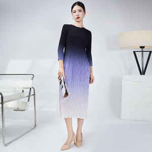 Miyake เดรสพลีทแฟชั่นผู้หญิงไล่ระดับสีเดรสลำลองแบบกำหนดเองสำหรับฤดูใบไม้ผลิและฤดูร้อน - Product Image 2