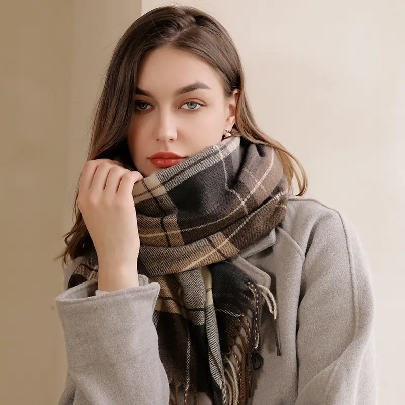 Новые мягкие зимние шарфы в клетку, наиболее подходящий женский роскошный шарф с кисточкой, повседневная женская теплая зимняя шаль для женщин, оптовая продажа