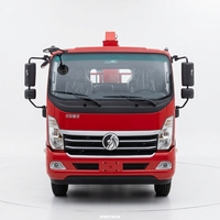 Camion-grue de chantier dédié au levage de matériaux de construction, à l'installation de structures en acier et au transport sur site