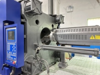 Machine de moulage par injection de plastique horizontale haïtienne de 900 tonnes d'occasion en état d'occasion avec composants de base, vis et moteur