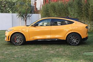 Voitures best-seller Dernières <span class=keywords><strong>Ford</strong></span> <span class=keywords><strong>Mustang</strong></span> <span class=keywords><strong>Mach</strong></span>-<span class=keywords><strong>E</strong></span> Select 4 SUV 2024 Voitures électriques - Product Image 6