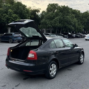 Skoda Octavia 1.6L automatique essence d'occasion <span class=keywords><strong>2013</strong></span>, qualité allemande, espace spacieux, faible consommation de carburant, faible taux de défaillance, conduite à gauche - Product Image 2