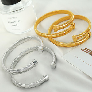 Bracelet minimaliste à rayures verticales réglable en alliage de zinc, bijoux unisexes tendance, design géométrique - Product Image 2