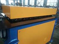 Machine de pliage de tôles haute précision 380V 1kW avec pompe et moteur pour la couture et le verrouillage de conduits d'air carrés