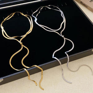 <span class=keywords><strong>สร้อย</strong></span>คอแฟชั่นสแตนเลสสตีลแบบเลเยอร์ - <span class=keywords><strong>สร้อย</strong></span>คอโซ่ลายกระดูกงูยาวพิเศษเคลือบทอง 18K สำหรับใส่กับเสื้อไหมพรม - Product Image 4