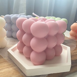 <span class=keywords><strong>Velas</strong></span> Aromáticas Cuadradas con Aroma a Cubo de Rubik al por Mayor, Vela Aromática en Forma de Corazón con Burbujas, Sin Humo, en Colores Estéticos para Decoración de Habitaciones - Product Image 1