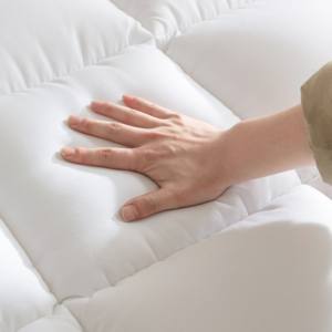 <span class=keywords><strong>Surmatelas</strong></span> en tissu tricoté confortable de haute qualité 233TC rempli de plumes pour adultes Style uni à usage domestique-pour les hôpitaux - Product Image 3