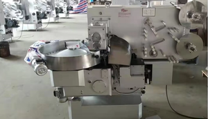 Machine d'emballage automatique de bonbons et de chocolats, type PLC, machine d'emballage de bonbons à double torsion - Product Image 5