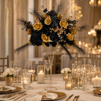 Boule de fleurs artificielles en soie noire et dorée pour la décoration de table et d'allée de mariage