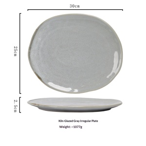 Assiette en céramique irrégulière <span class=keywords><strong>gris</strong></span> clair moucheté, style vintage et luxe discret, durable et compatible <span class=keywords><strong>micro</strong></span>-ondes, idéale pour steak, salade et service en restaurant - Product Image 6