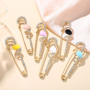 Broche tendance en strass pour femme, en alliage de zinc, décorée de cristaux, style épingle de sûreté, bijoux fantaisie colorés pour soirée - Product Image 1
