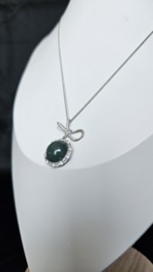 Collar de Jade Unisex de Plata de Ley 925 de Gran Calidad con Certificado NGTC y Diseño Moderno para Amantes de la Moda - Product Image 3