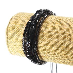 Pulseira Boho Artesanal com Franjas, Minimalista e Moderna, Pulseira de Macramê Ajustável, Joias Boêmias para Mulheres - Product Image 3