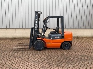 Chariots élévateurs à fourche HELI CPCD30 de 3 tonnes, fabriqués en Chine, à bas prix, avec pneus pleins aux Philippines - Product Image 2