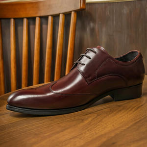 Elegantes Zapatos de Vestir Clásicos para Hombre en Cuero Pulido a Mano, Color Marrón, con Cadena Metálica Negra para Hombre - Product Image 6