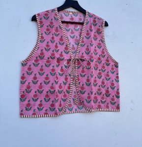 Chaleco acolchado Dori de algodón 100% para mujer, cómodo cuello en V, estampado Floral, ropa exterior corta con cierre de Jersey - Product Image 3
