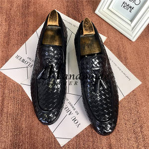 Zapatos de cuero formales y casuales de alta gama, tejidos a mano con cuero vacuno importado, ideales para ir al trabajo o a la oficina sin esfuerzo. - Product Image 5