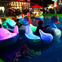 Fabricant professionnel vend et exporte des bateaux tamponneurs électriques à Dubaï, parc aquatique gonflable de haute qualité, bateau à rames pour enfants