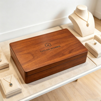 Boîte de rangement à bijoux rectangulaire en bois avec logo gravé au laser, doublure intérieure en velours noir, charnière dorée pour emballage cadeau de bijoux