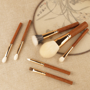 Ensemble de pinceaux de maquillage, 7 pièces, manche en bois, poils d'animaux, forme ronde, pour l'application du maquillage du visage - Product Image 3