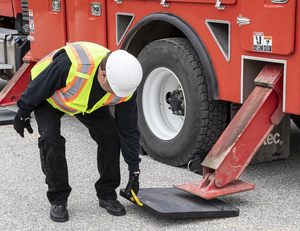 Khả Năng Tải Cao <span class=keywords><strong>Uhmwpe</strong></span> Nhựa <span class=keywords><strong>Outrigger</strong></span> Pad Cho Cần Cẩu Bơm Bê Tông Rv Jack Chân Ổn Định Chân Pad Hỗ Trợ Chân Pad - Product Image 2