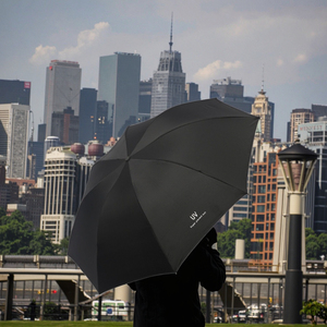 Parasol de protection UV manuel compact Design classique Parapluie <span class=keywords><strong>à</strong></span> trois plis avec revêtement noir et contrôle manuel Cadeau d'affaires - Product Image 2