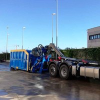 Grue de chargement avec benne à grappin pour benne à conteneurs