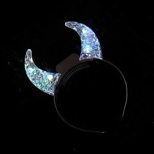 Madeshine Accessoires de fête d'Halloween promotionnels, serre-tête lumineux LED en forme de cornes de bœuf rouges, serre-tête lumineux personnalisé - Product Image 5
