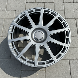 Jantes forgées personnalisées, design classique noir mat avec plusieurs rayures, 18-22 pouces pour Defender, BMW, Benz - Product Image 4