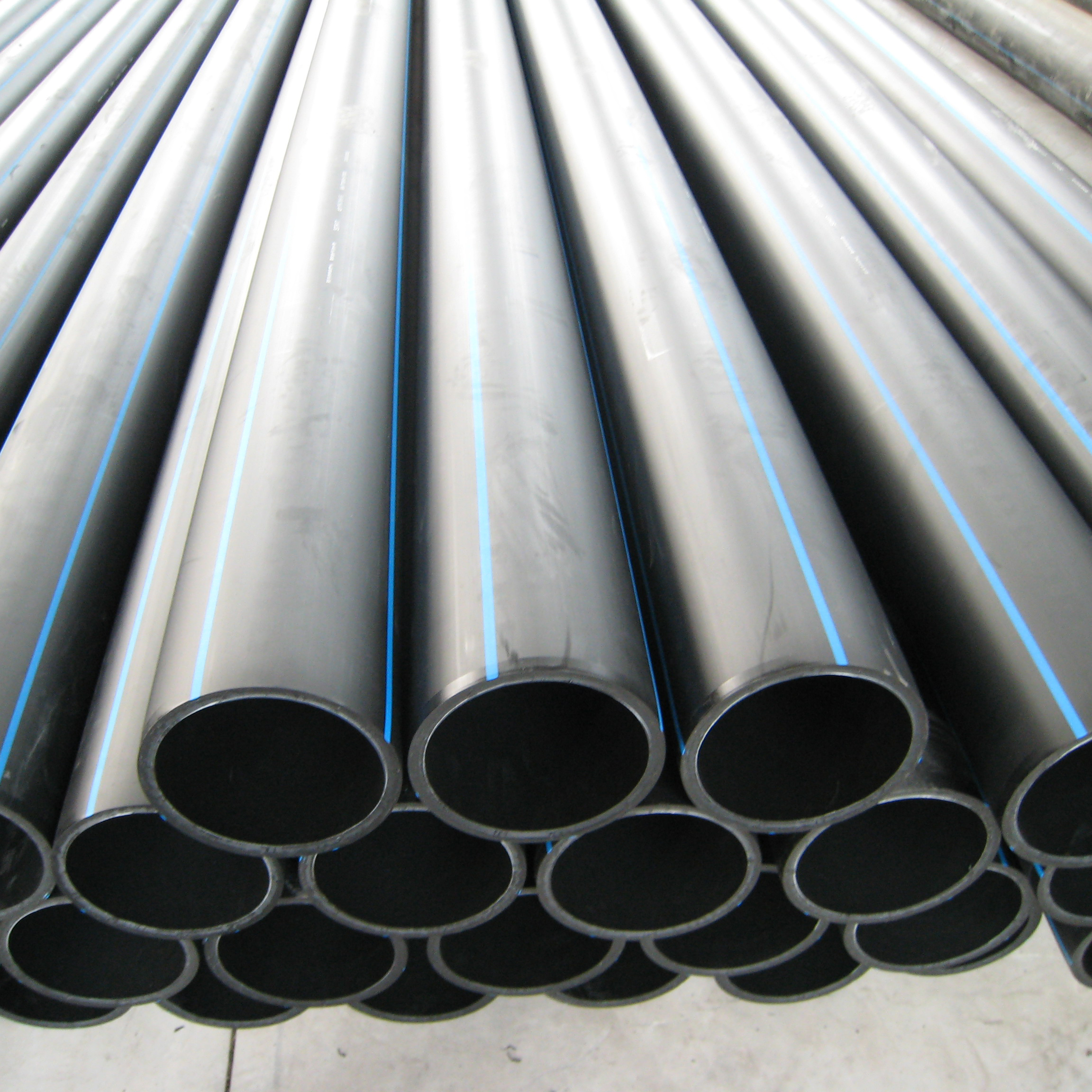 Hdpe труба 32 мм Pe100 Pn6 для оптоволоконного кабеля и водоснабжения черная пластиковая трубка