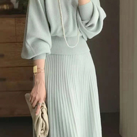 Vendeurs de vêtements hiver mode jupe plissée chauve-souris lâche côtelé col en v multicolore tricoté deux pièces ensemble femmes costume