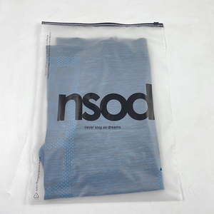 Campioni Gratuiti Personalizzati: <span class=keywords><strong>Sacchetti</strong></span> in <span class=keywords><strong>Plastica</strong></span> Bianchi Opachi Smerigliati con Chiusura a Zip per Abbigliamento e T-shirt - Product Image 2