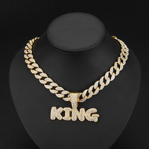 Collar <span class=keywords><strong>de</strong></span> Cadena Cubana con Colgante Grueso <span class=keywords><strong>de</strong></span> Letra KING con Diamantes Completos <span class=keywords><strong>de</strong></span> Aleación <span class=keywords><strong>de</strong></span> Zinc, Estilo Europeo Americano, Joyería Unisex, Superventas - Product Image 5
