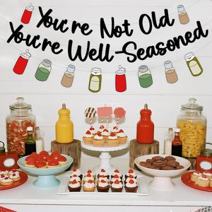 Striscione 'Non sei vecchio, sei ben stagionato' con tema spezie, decorazioni per compleanno a tema chef, accessori per feste a tema condimenti - Product Image 3