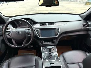 <span class=keywords><strong>Auto</strong></span> Usate <span class=keywords><strong>in</strong></span> Buone Condizioni Landwind X7 2.0T SUV Automatico a Benzina con Tetto Panoramico Pronto per l'Esportazione - Product Image 5
