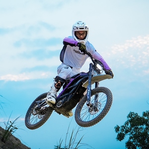 Motocicleta Eléctrica FALCON <span class=keywords><strong>GT</strong></span> Ebike 16.8Kw 72V con Motor Central, Batería de 40Ah 21700, 19 Pulgadas, <span class=keywords><strong>Enduro</strong></span>, Disponible en Almacenes de EE. UU. y la UE - Product Image 4