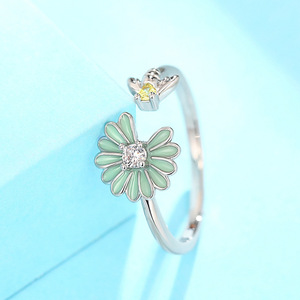Anello Floreale Bee Daisy, Design Minimalista Naturale, Gioiello da Donna per Uso Quotidiano, Anello Statement - Product Image 6