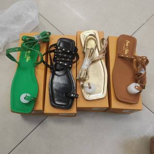 Tongs pour femmes mode clou <span class=keywords><strong>cheville</strong></span> Bracelet sangle sandales plates femmes pantoufle <span class=keywords><strong>en</strong></span> gros - Product Image 1