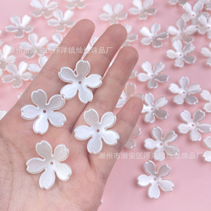 Cuentas de flores acrílicas de cinco pétalos para la fabricación de pulseras al por mayor, origen Chaozhou, moldeado por inyección, accesorios de joyería DIY - Product Image 1