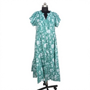 Robe d'été mi-longue en coton imprimé numérique écologique indien, ornée de paillettes, motif léopard, style indie chic, avec dentelle - Product Image 1