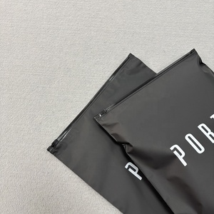 Sacchetti con Cerniera in Polietilene <span class=keywords><strong>Nero</strong></span> Opaco Ecologici con <span class=keywords><strong>Logo</strong></span> Personalizzato, Buste con Chiusura a Zip per Abbigliamento - Product Image 5