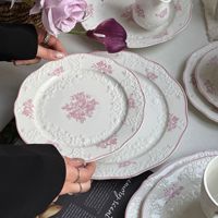 Ensemble de tasses et d'assiettes en céramique à motif floral rose vintage européen avec design en glaçure en relief, ensemble d'assiettes à dîner pour événement de mariage