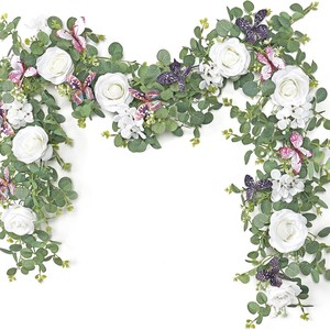 Guirnalda de flores artificiales con rosas blancas, hojas de eucalipto y mariposas para decoración de bodas, mesas y paredes. - Product Image 1